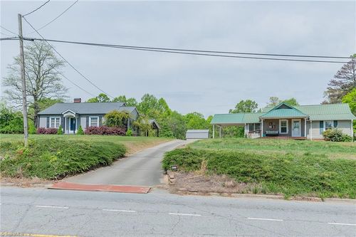 4717 Kernersville Rd, Kernersville, NC, 27284-8112 | Card Image