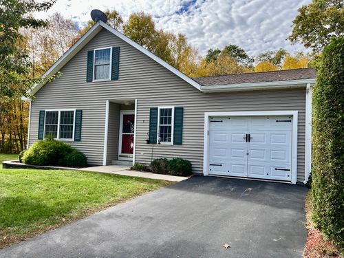 7-7 Trading Cove Cir, Norwich, CT, 06360-6485 | Card Image
