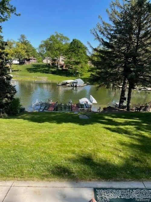 4684 Clinton Dr, Clarkston, MI, 48346-3801 | Card Image