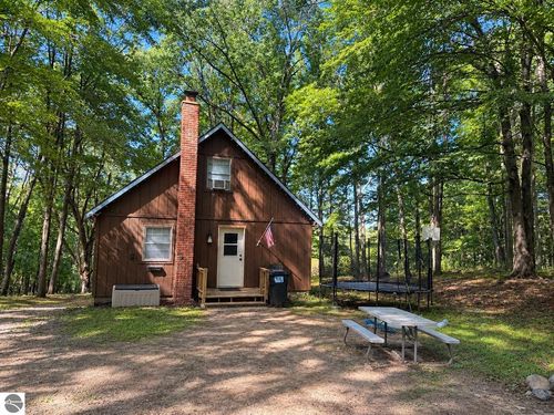 128 W Ridge Cir, Leroy, MI, 49655-9413 | Card Image