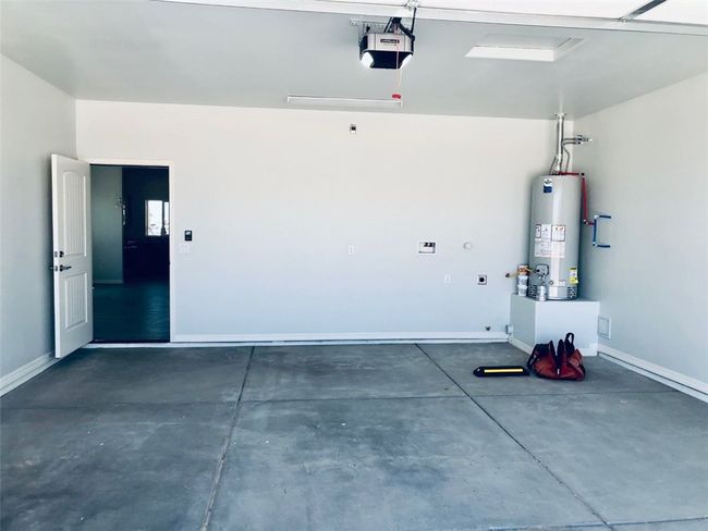 Garage | Image 27