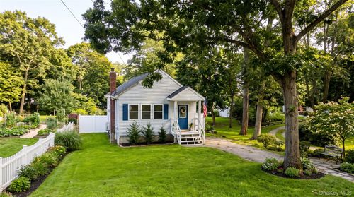 11 Huntington Road, Brookhaven, NY, 11789 | Card Image