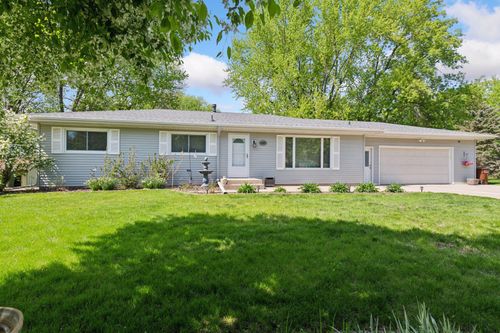 4051 Elmwood Dr, Saint Bonifacius, MN, 55375-1138 | Card Image