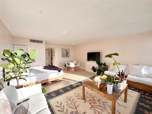 apt-550-2899 Collins Ave, Miami Beach, FL, 33140-4402 | Card Image