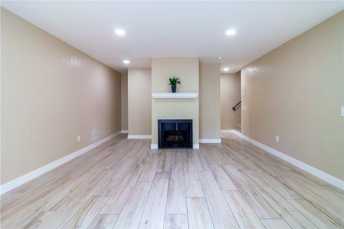 unit-22-9047 Langdon Ave, North Hills, CA, 91343-3973 | Card Image