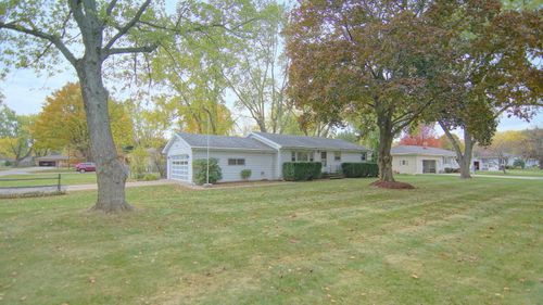 1350 N Aurilla Dr, Saint Joseph, MI, 49085-3404 | Card Image