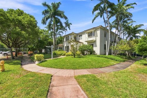 5680 Pine Tree Dr, Miami Beach, FL, 33140-2150 | Card Image