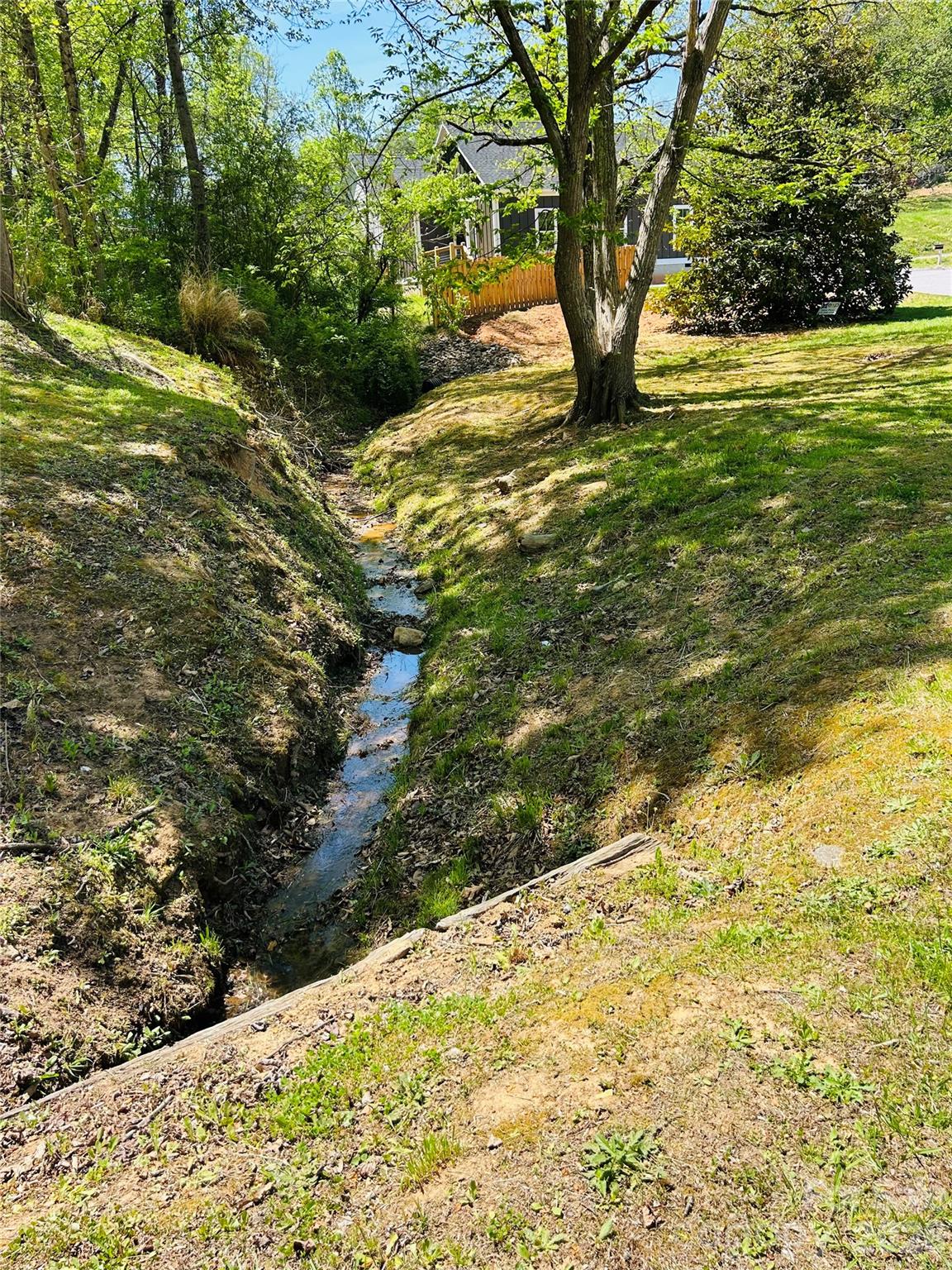 Land in Old Fort