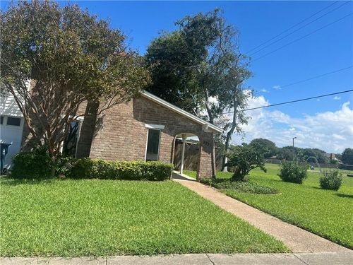 2231 Memorial Pkwy, Portland, TX, 78374-2936 | Card Image