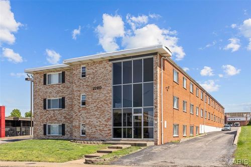 2140 Hampton Avenue, St Louis, MO, 63139 | Card Image