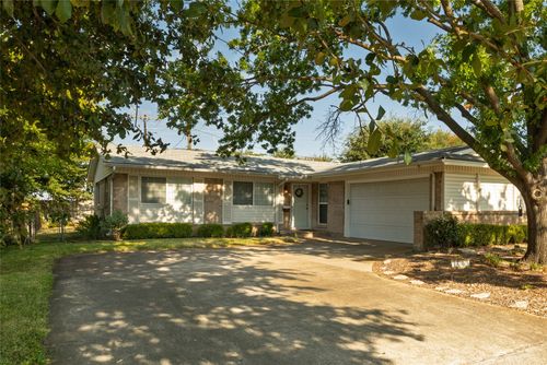 3605 Pleasant Run Rd, Irving, TX, 75062-3207 | Card Image