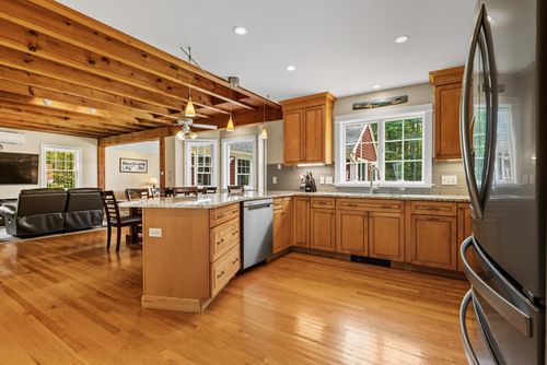 98 Heritage Dr, Rollinsford, NH, 03869-5102 | Card Image