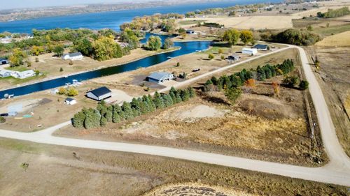 48105 Isaak Lane, Big Stone City, SD, 57216 | Card Image