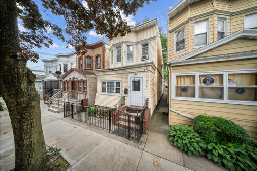 8564 79th St, Woodhaven, NY, 11421-1147 | Card Image