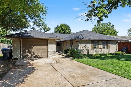 5904 N College St, Warr Acres, OK, 73122-7020 | Card Image