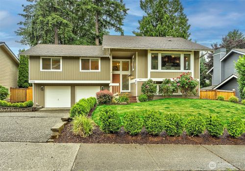13702 173rd Pl Ne, Redmond, WA, 98052-2137 | Card Image