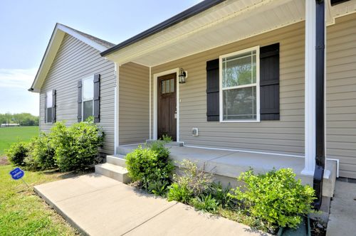 1025 Hugh Hunter Rd, Oak Grove, KY, 42262-9136 | Card Image