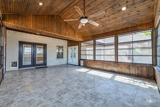23' x 17' enclosed tiled patio w/ ceiling fan an | Image 32
