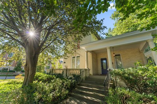 208 Chicago St, Valparaiso, IN, 46383-4811 | Card Image