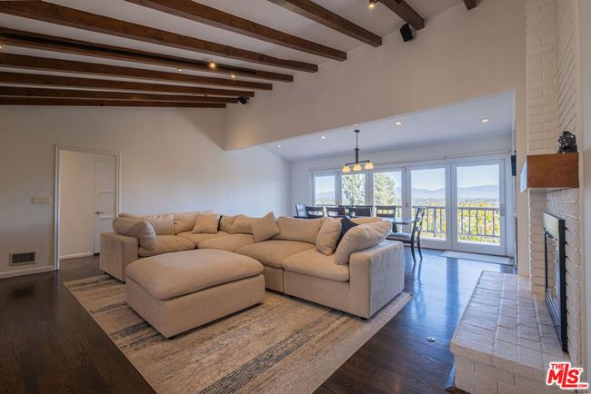 14563 Round Valley Dr, House other with 4 bedrooms, 2 bathrooms and 2 parking in Sherman Oaks CA | Image 5