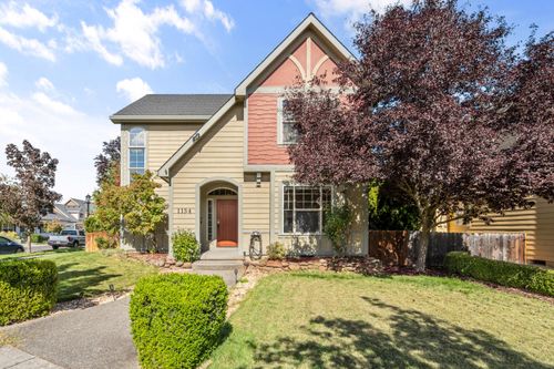 1134 Steamboat Dr, Central Point, OR, 97502-8609 | Card Image