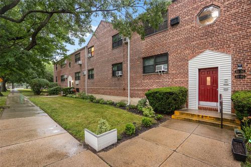 241-8136 156th Ave, Howard Beach, NY, 11414-2300 | Card Image