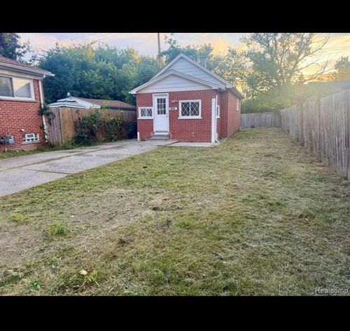 6893 Plainview Ave, Detroit, MI, 48228-4940 | Card Image