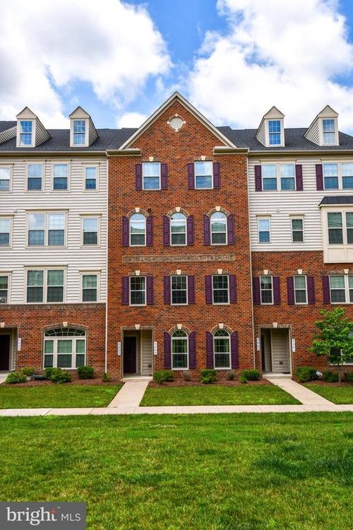 7065 Darbey Knoll Dr, GAINESVILLE, VA, 20155-3634 | Card Image