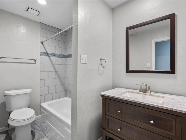 Guest bath | Image 16