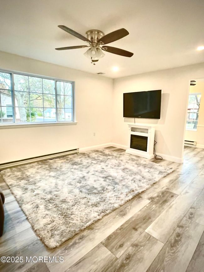 B - 19 Maplewood Dr, Home with 2 bedrooms, 2 bathrooms and null parking in Whiting NJ | Image 5