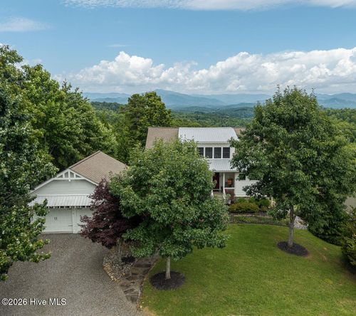 82 Jaybird Way, Hayesville, NC, 28904-4952 | Card Image