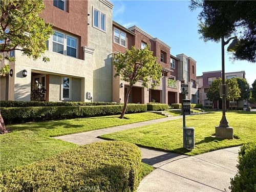 m3-500 N Willowbrook Ave, Compton, CA, 90220-2458 | Card Image