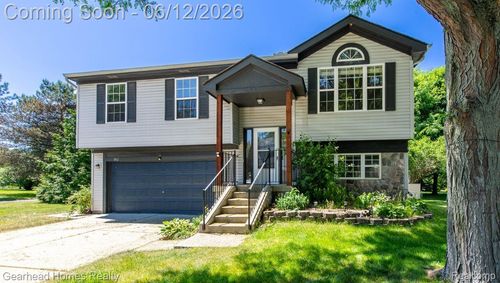 1062 Princeton Dr, Waterford, MI, 48327-4087 | Card Image
