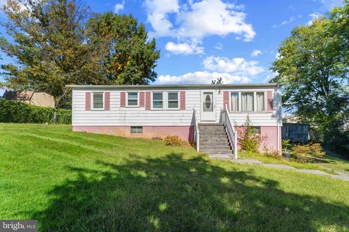208 E 16th St, FRONT ROYAL, VA, 22630-4117 | Card Image