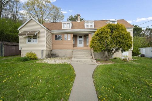 831 N Silverbrook Drive, West Bend, WI, 53090 | Card Image