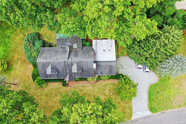 8 Haddington Dr, House other with 5 bedrooms, 3 bathrooms and null parking in Old Westbury NY | Image 4