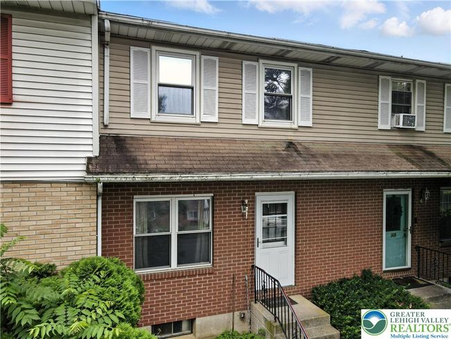 2818 Klein St, Townhouse with 3 bedrooms, 2 bathrooms and null parking in Allentown PA | Image 4