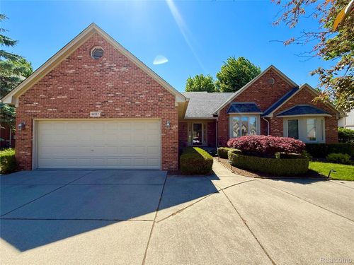 46557 Glen Pointe Dr, Shelby Township, MI, 48315-6132 | Card Image
