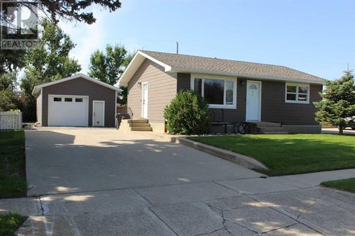 515 Watson Ave, Picture Butte, AB, T0K1V0 | Card Image