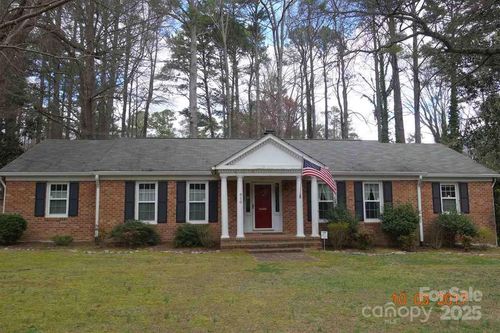 910 Parham St, Henderson, NC, 27536-4135 | Card Image