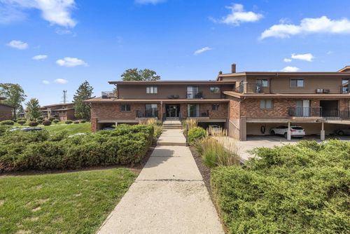 1-4035 S 84th Street, Greenfield, WI, 53228 | Card Image