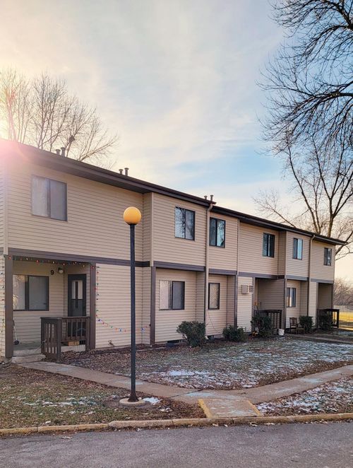 528 N Grant St, Blue Earth, MN, 56013-1147 | Card Image