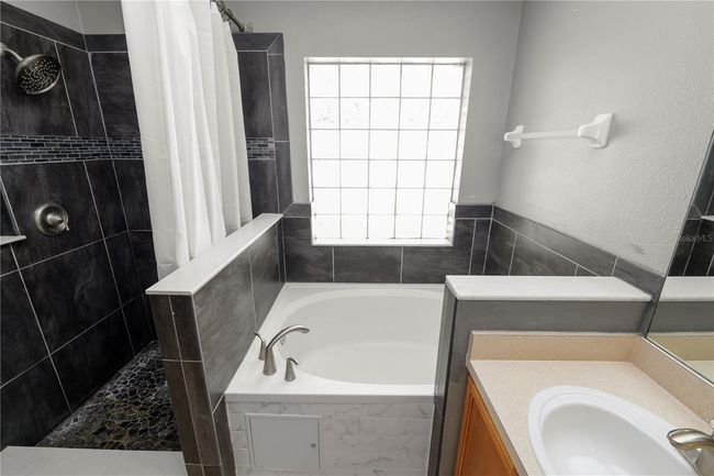 16804 Hawkridge Rd, House other with 4 bedrooms, 2 bathrooms and null parking in Lithia FL | Image 26