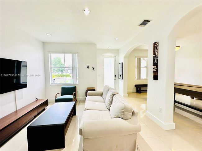 10886 Sw 242 Nd St, House other with 4 bedrooms, 2 bathrooms and null parking in Homestead FL | Image 10