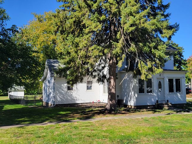 202 S Birch St, House other with 3 bedrooms, 2 bathrooms and 2 parking in Wenona IL | Image 25