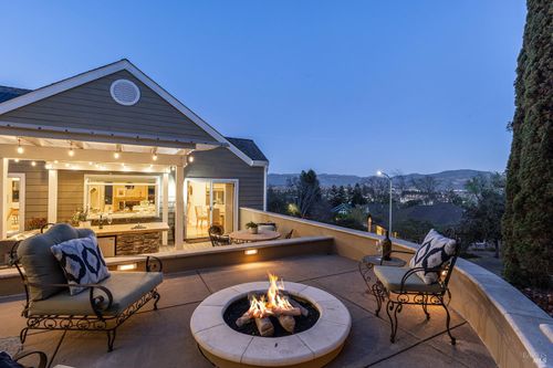 42 Clement Ct, Napa, CA, 94558-6516 | Card Image