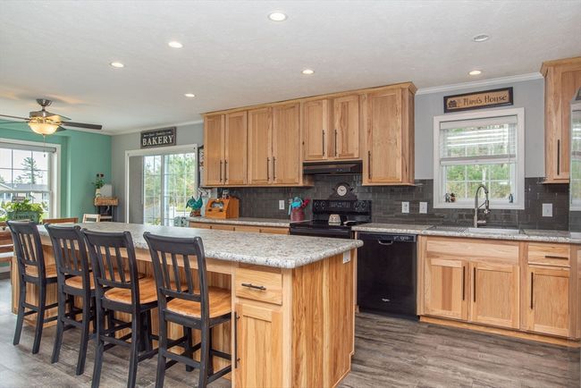 148 Linsay Dr, House other with 3 bedrooms, 2 bathrooms and 2 parking in Raynham MA | Image 8