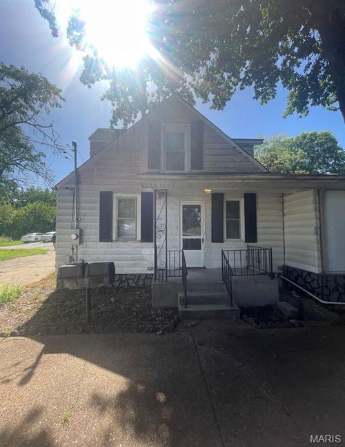 7925 S Rock Hill Rd, Saint Louis, MO, 63123-1135 | Card Image