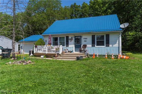 17960 Hillcrest Dr, Lake Milton, OH, 44429-9748 | Card Image