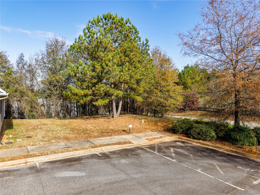 Land in Anderson